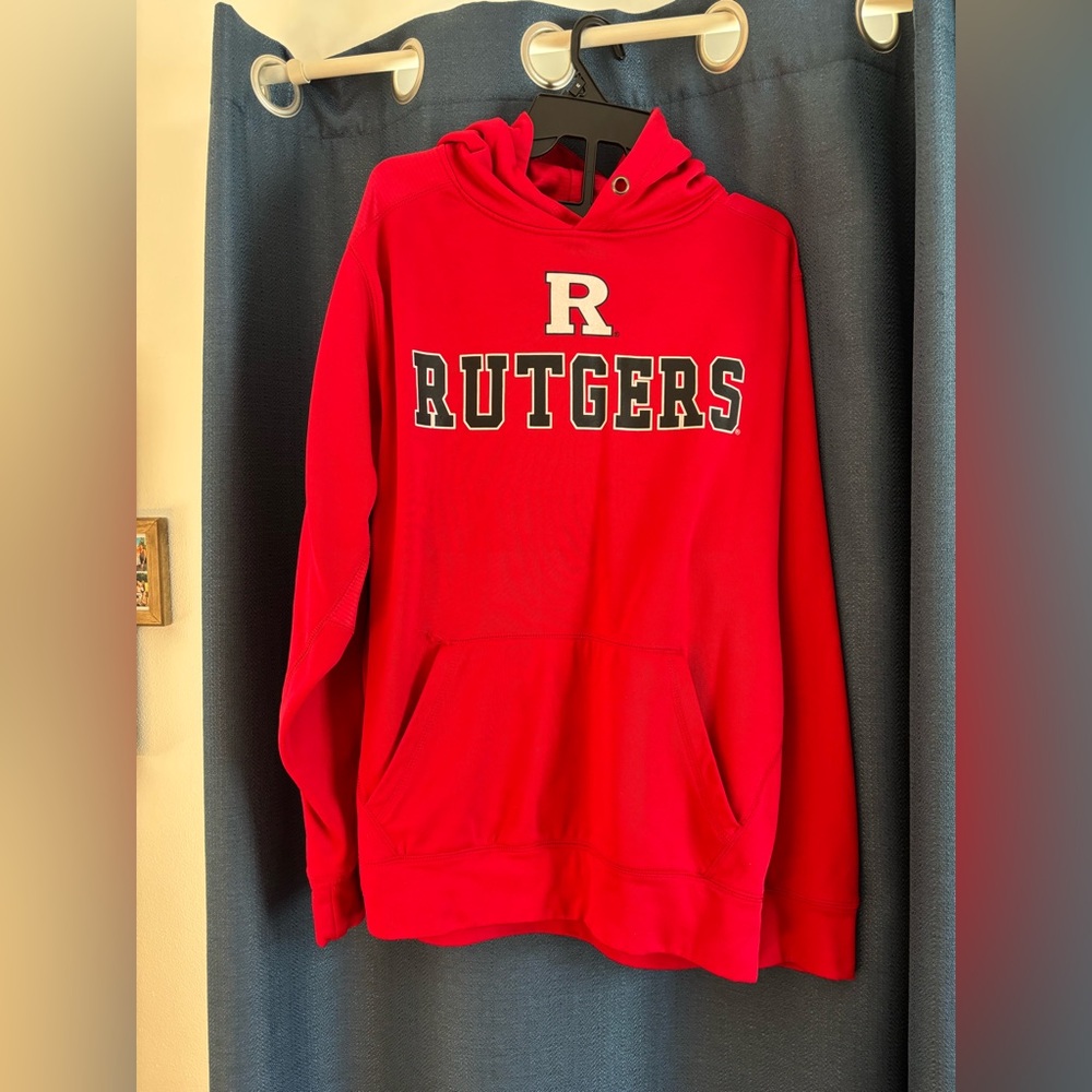 Rutgers Sweatshirt - Seam issue in front of